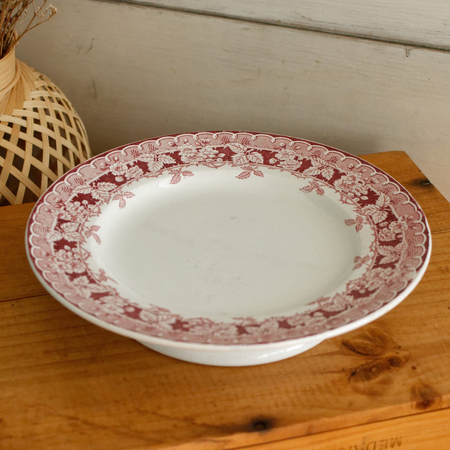 MURIER Saint Amand & HAMAGE NORD French Antique Ironstone Red Transferware Footed Cake Plate Plat à gâteau sur pied Terre de Fer