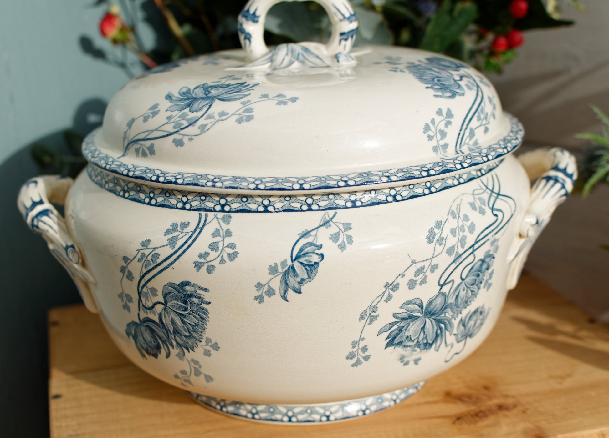 Royat Motif Sarreguemines U&C French Antique Ironstone Blue transferware Soup Tureen Soupiere Ter de Fer en faience