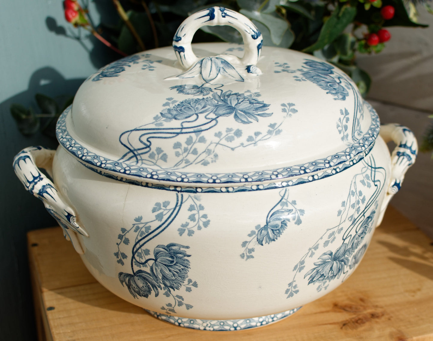 Royat Motif Sarreguemines U&C French Antique Ironstone Blue transferware Soup Tureen Soupiere Ter de Fer en faience