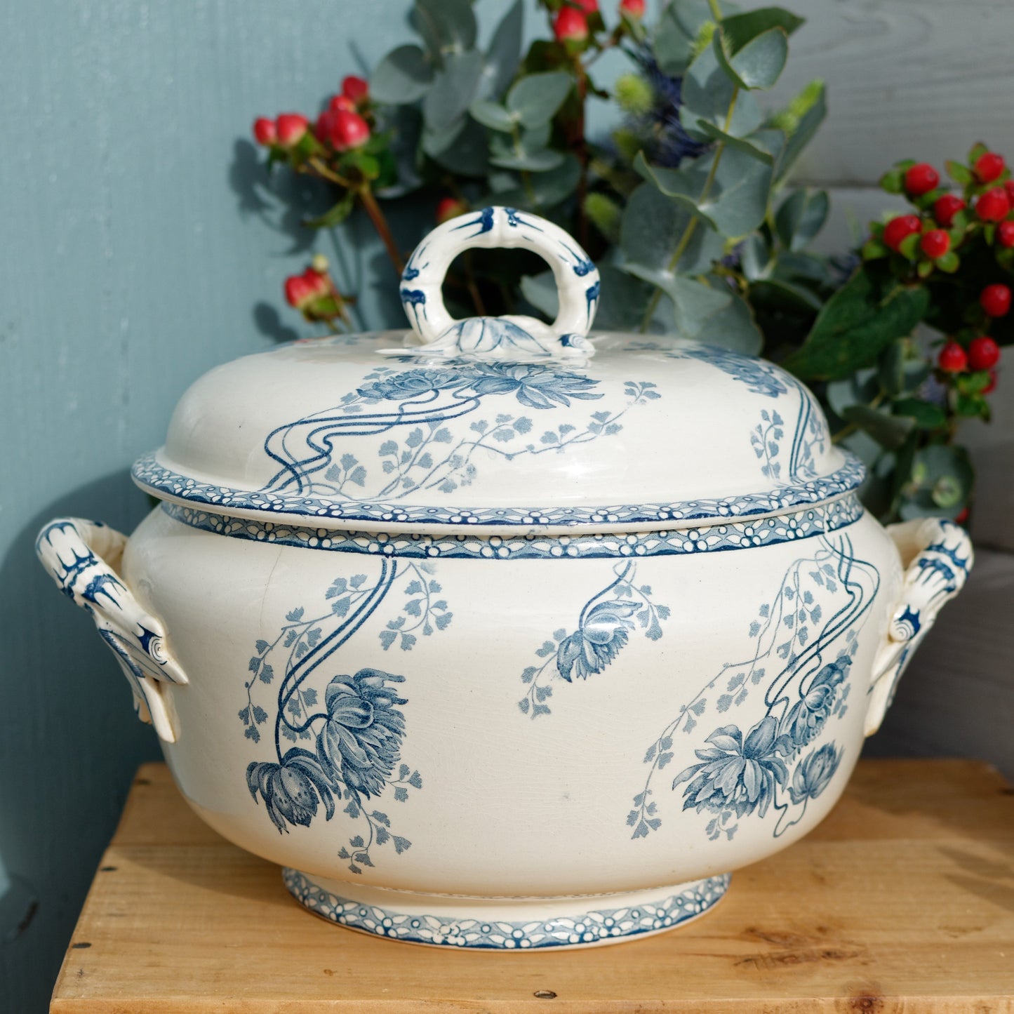 Royat Motif Sarreguemines U&C French Antique Ironstone Blue transferware Soup Tureen Soupiere Ter de Fer en faience