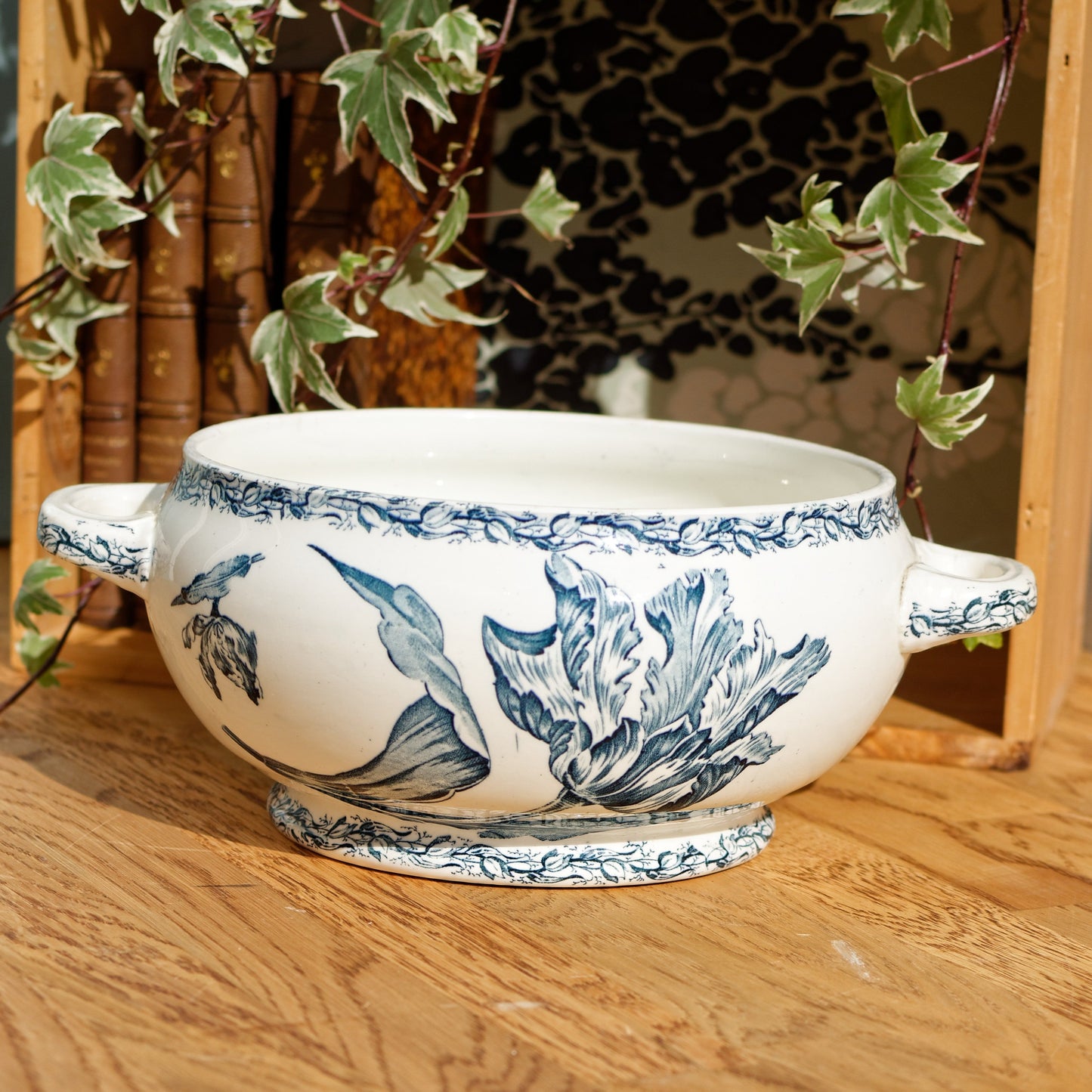 TULIPE Motif K&G (Keller et Guérin) Lunéville French Antique Ironstone Serving Bowl with handles Terre de Fer en Faience