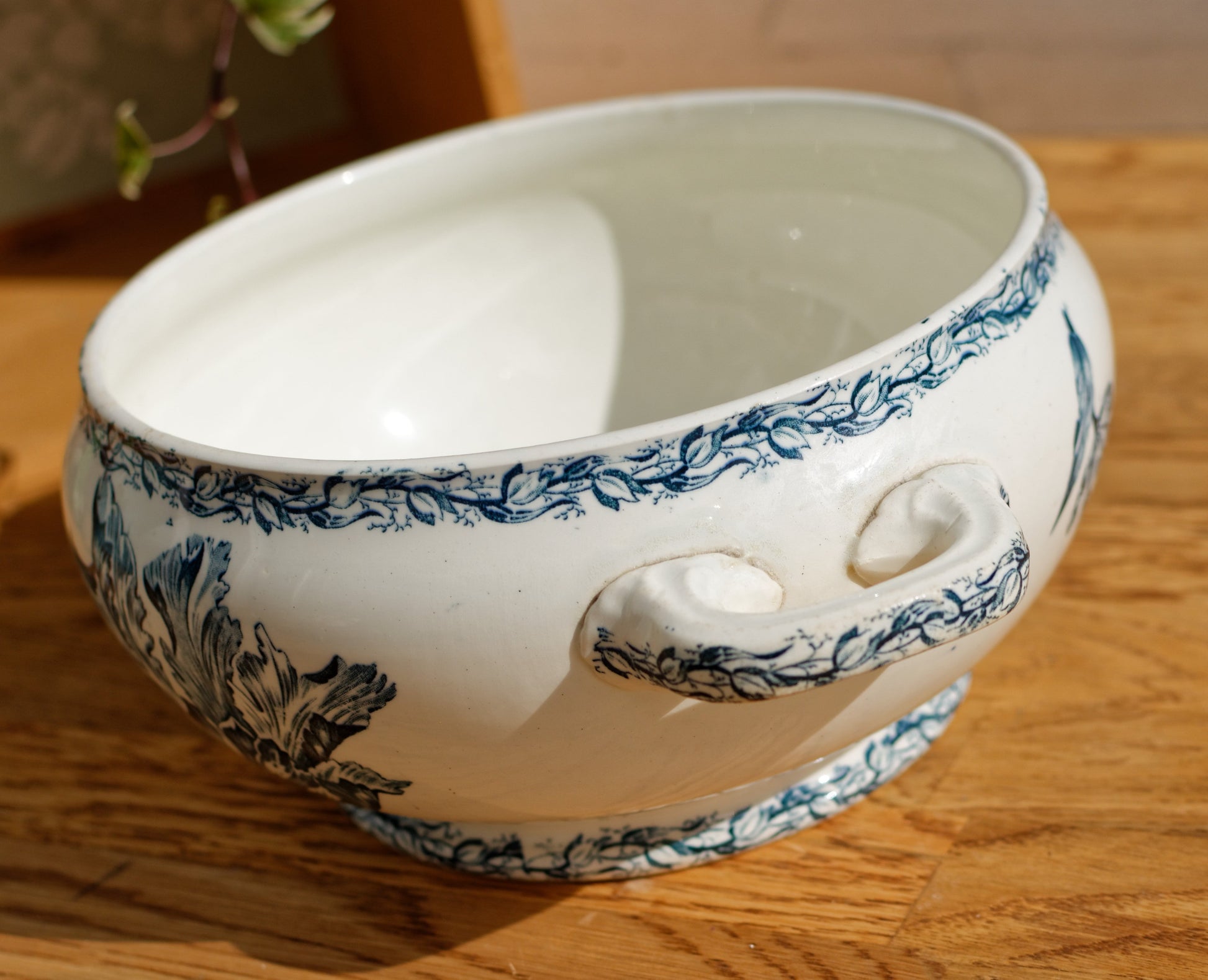 TULIPE Motif K&G (Keller et Guérin) Lunéville French Antique Ironstone Serving Bowl with handles Terre de Fer en Faience