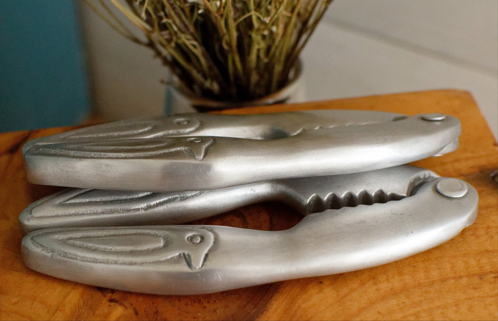 Vintage Aluminum Crab Claw Lobster Seafood Cracker PINCE À CRUSTACÉS ALU Bird Imprinted Claws Set of 2