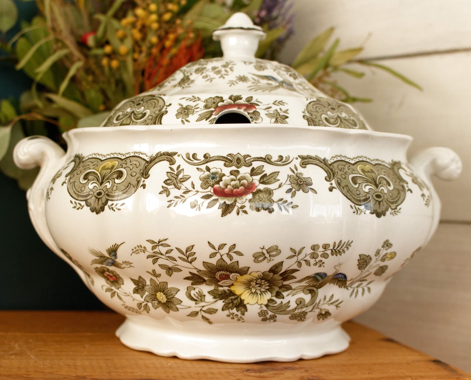 1960s WINDSOR Ridgway of STAFFORDSHIRE England 1792 English Vintage Ironstone Porcelain Soup Tureen Covered Serving Piece