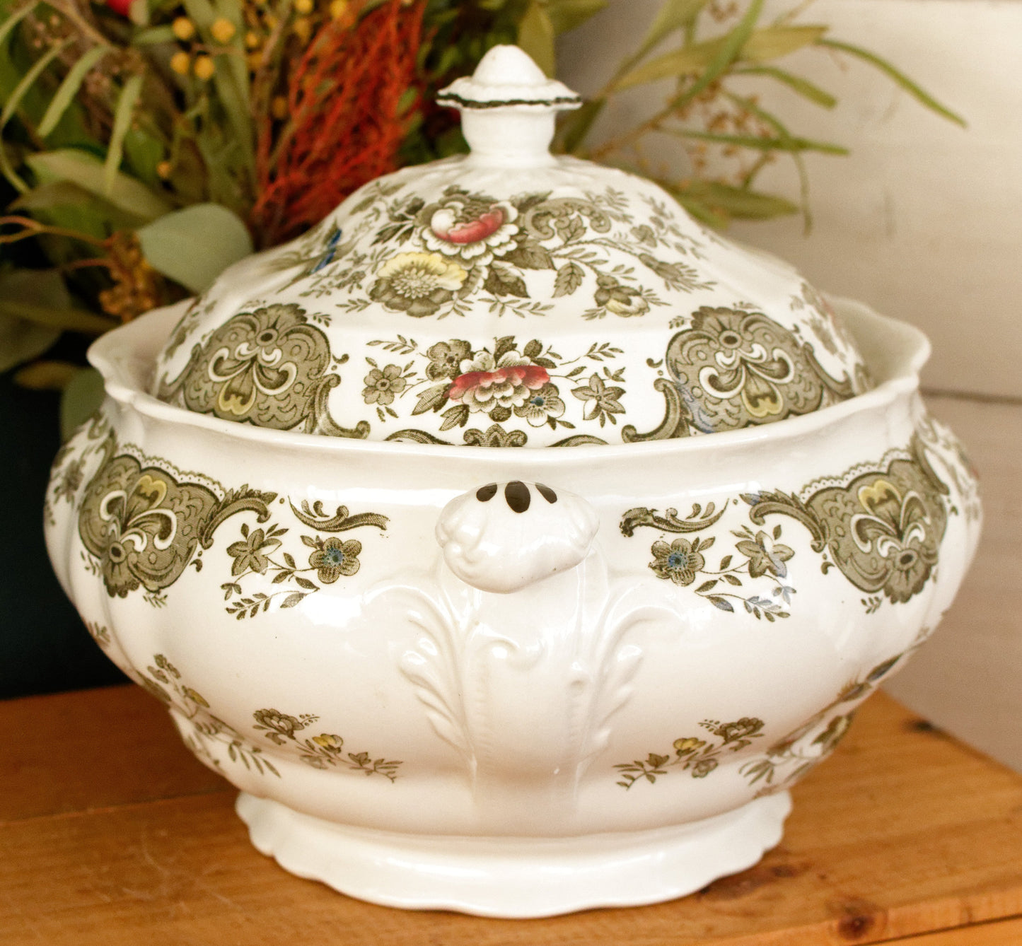 1960s WINDSOR Ridgway of STAFFORDSHIRE England 1792 English Vintage Ironstone Porcelain Soup Tureen Covered Serving Piece