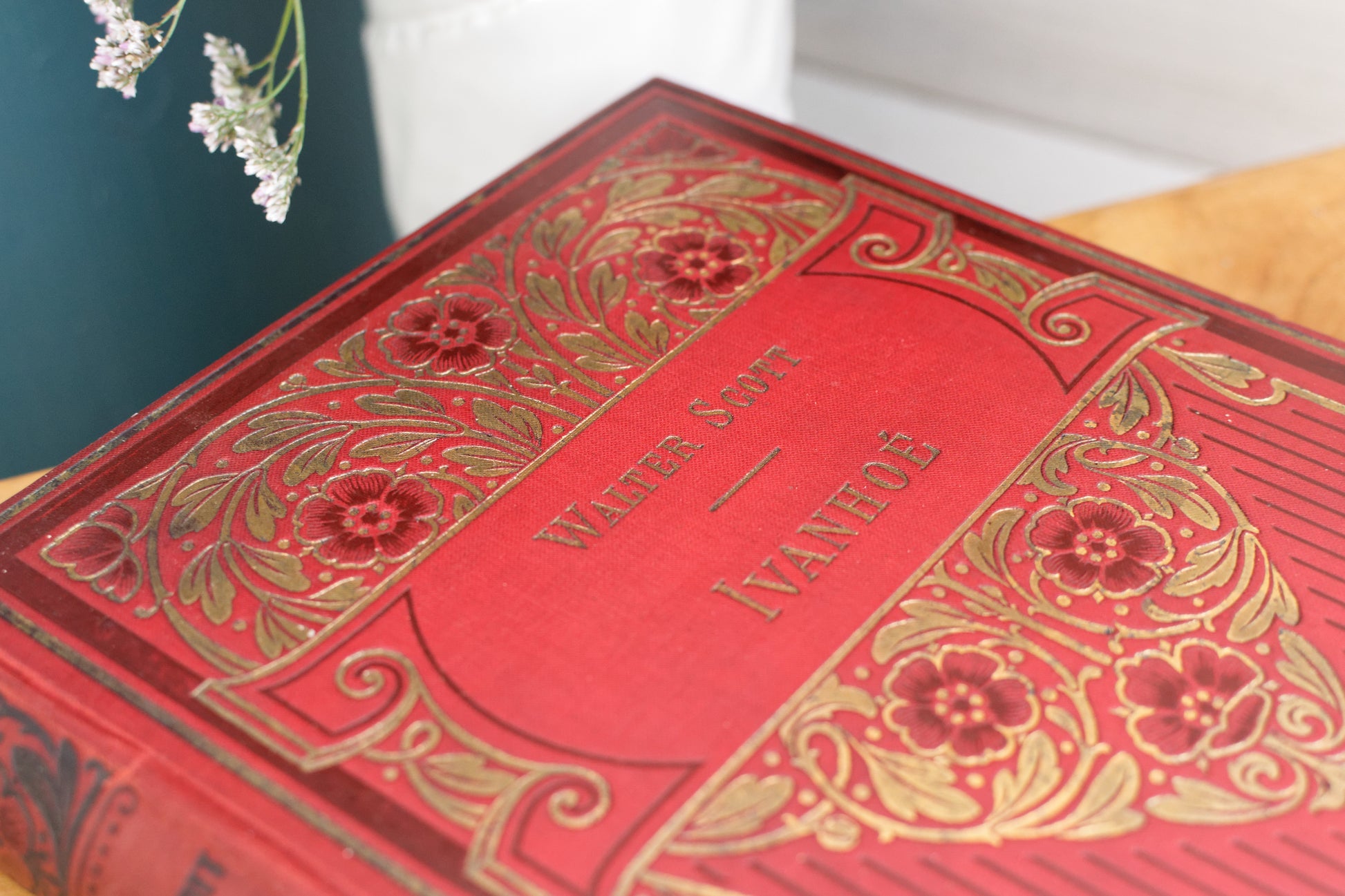 1913 IVANHOE by Walter Scott HACHETTE et Cie French Antique Collectible First Edition Illustrated Polychrome Hardcover Book Novel Gilded Cartonnage Livre Roman