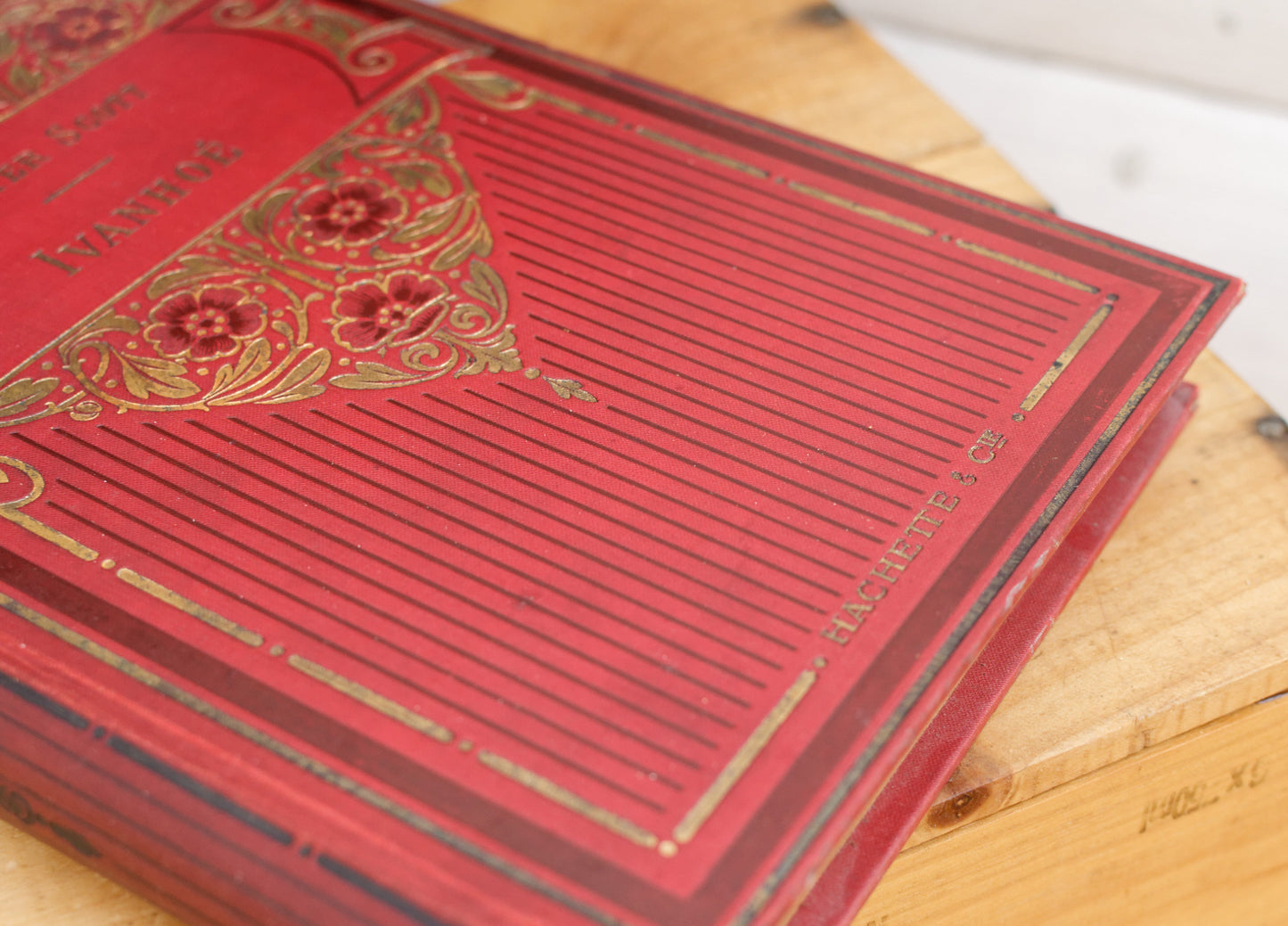 1913 IVANHOE by Walter Scott HACHETTE et Cie French Antique Collectible First Edition Illustrated Polychrome Hardcover Book Novel Gilded Cartonnage Livre Roman