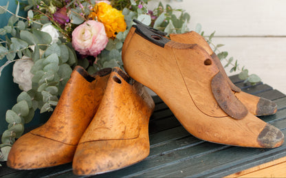 FAGUS Factory Pair of Vintage Hand-Crafted Collectible Wooden Cobbler Shoe Lasts Forms Molds (Moulds) Stretchers "Moule à chaussures vintage en bois" Made in Alfelt Germany