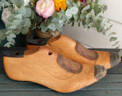 FAGUS Factory Pair of Vintage Hand-Crafted Collectible Wooden Cobbler Shoe Lasts Forms Molds (Moulds) Stretchers "Moule à chaussures vintage en bois" Made in Alfelt Germany