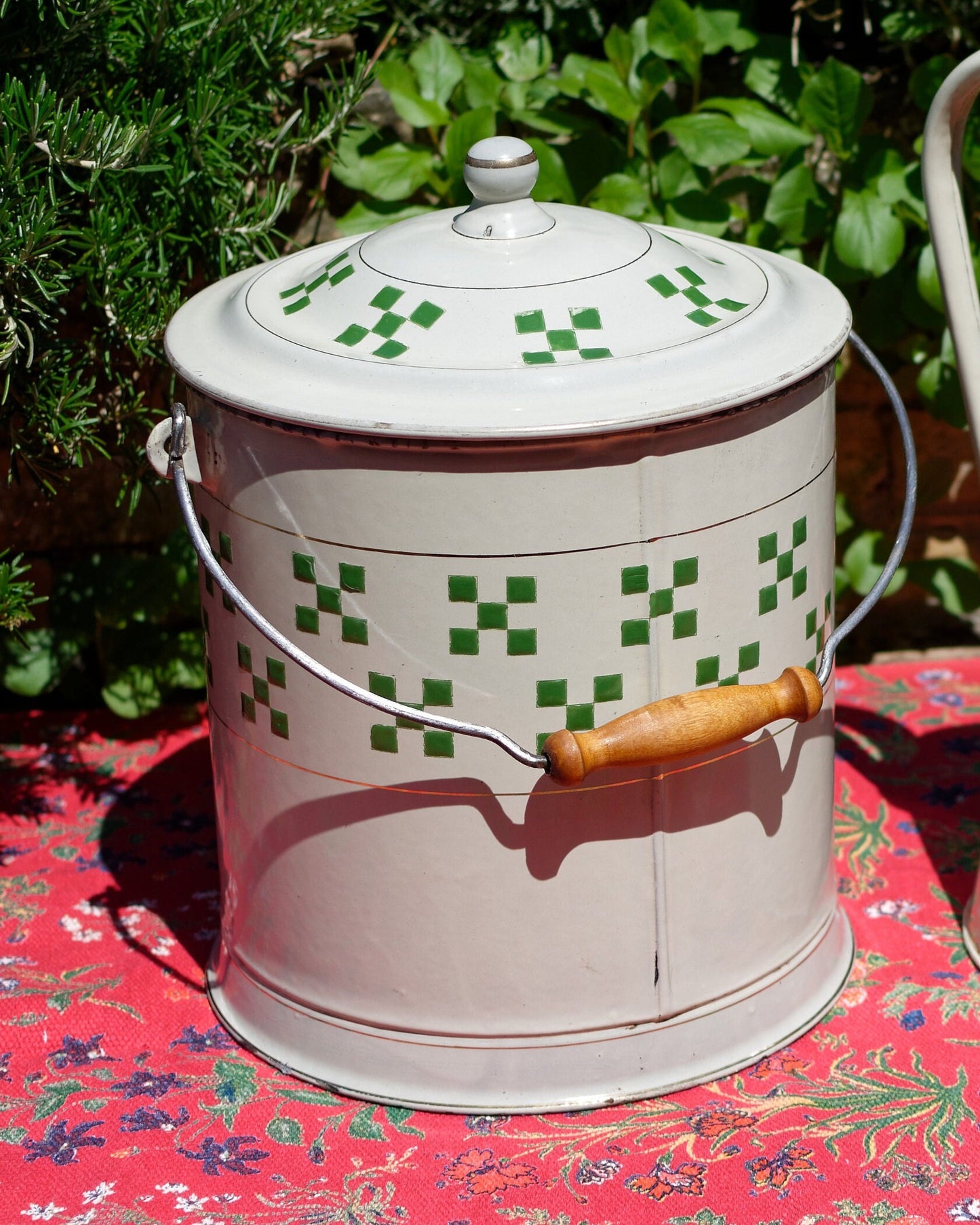 French Enamel Chambre Pot Bedroom Bin Ste Austria B. Frères year 1933